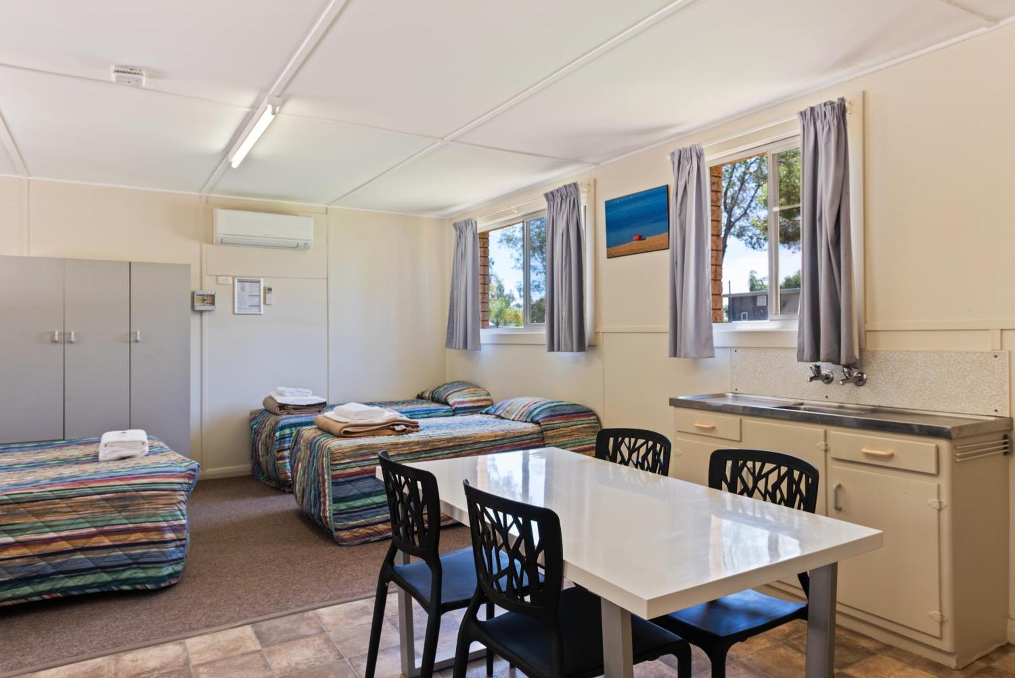 Discovery Parks - Lake Bonney Barmera Room photo